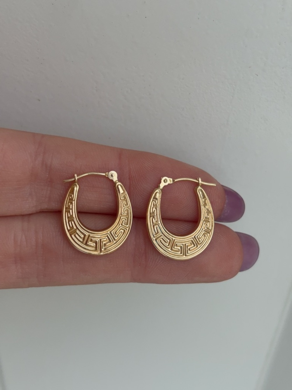 14k Vintage Oval Greek Key Hoop Earrings Yellow Gold - Picture 3 of 6